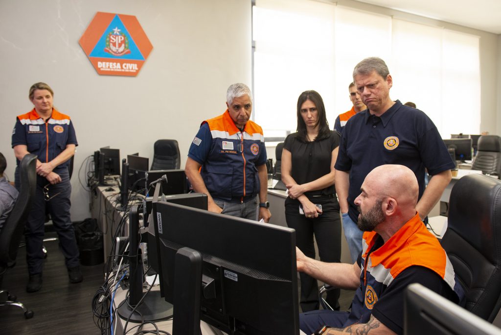 Governador acompanha ação da Defesa Civil no atendimento a famílias após chuvas