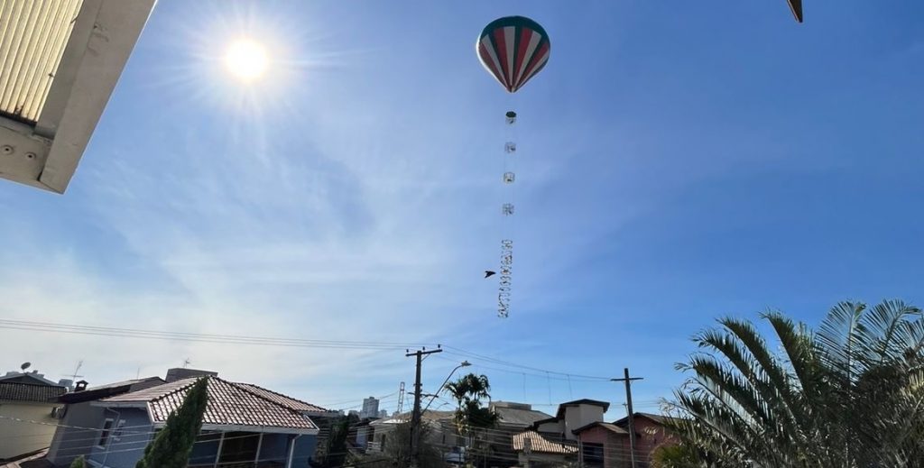 Defesa Civil e forças de segurança monitoram queda de balões no Vale do Paraíba neste domingo (18)